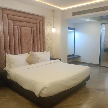 Hotel Kadamb Tree Jabalpur Exterior photo