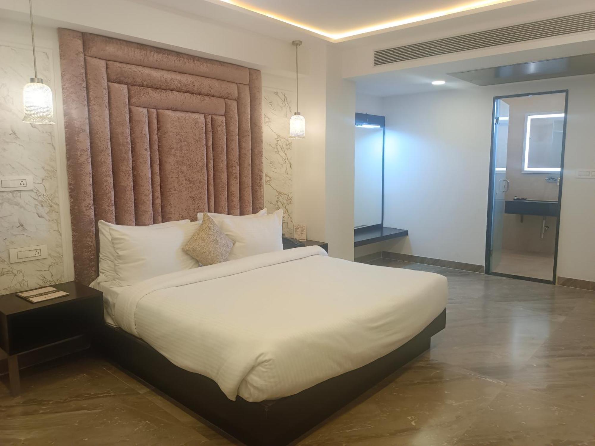 Hotel Kadamb Tree Jabalpur Exterior photo