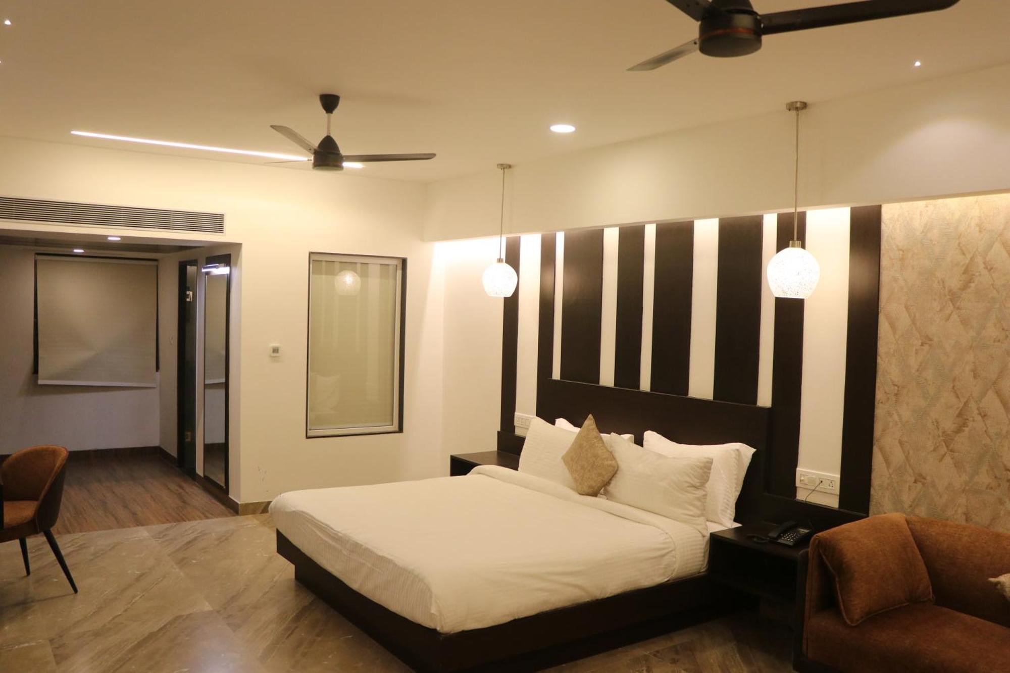 Hotel Kadamb Tree Jabalpur Exterior photo