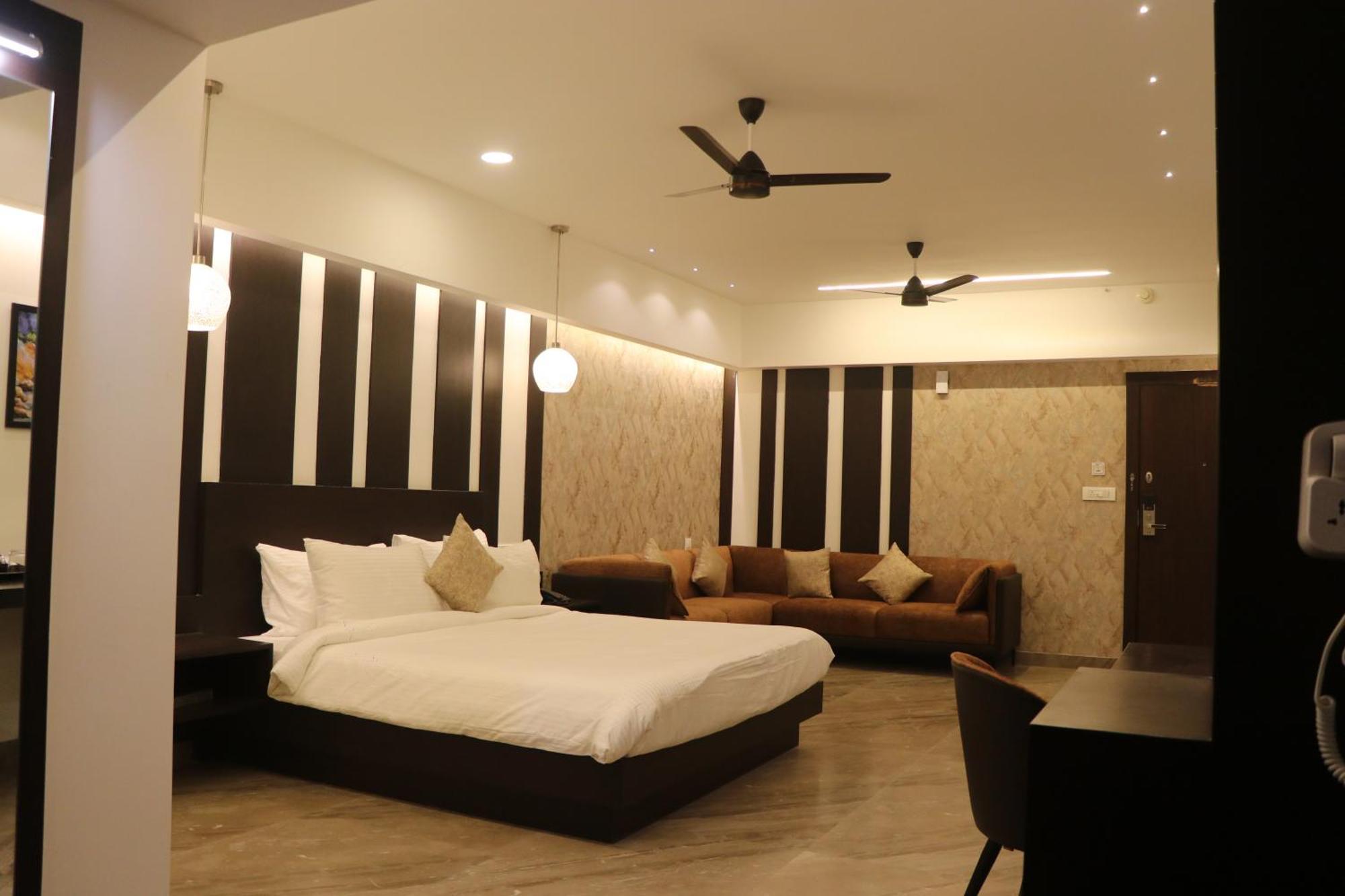 Hotel Kadamb Tree Jabalpur Exterior photo