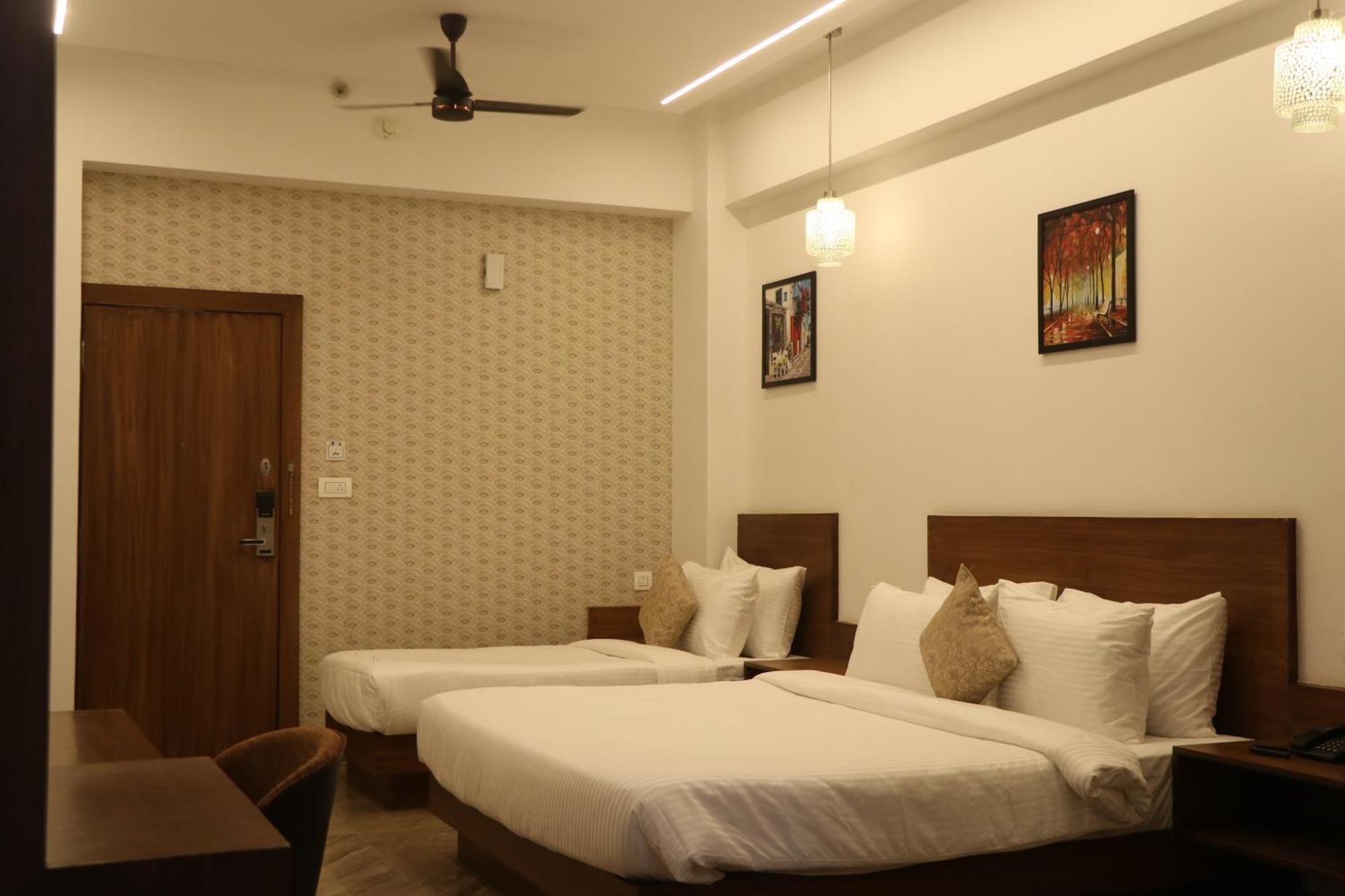 Hotel Kadamb Tree Jabalpur Exterior photo